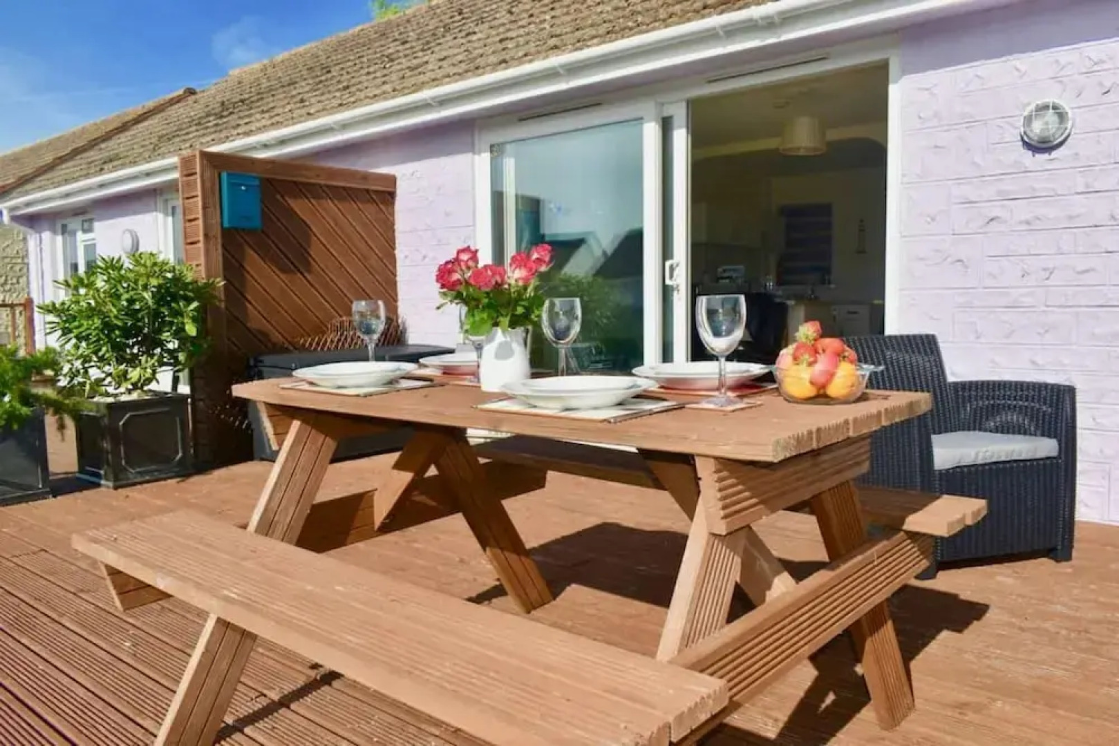 Seashells Dog Friendly Seaview Beach Chalet Sleeps 4 Beach Opposite