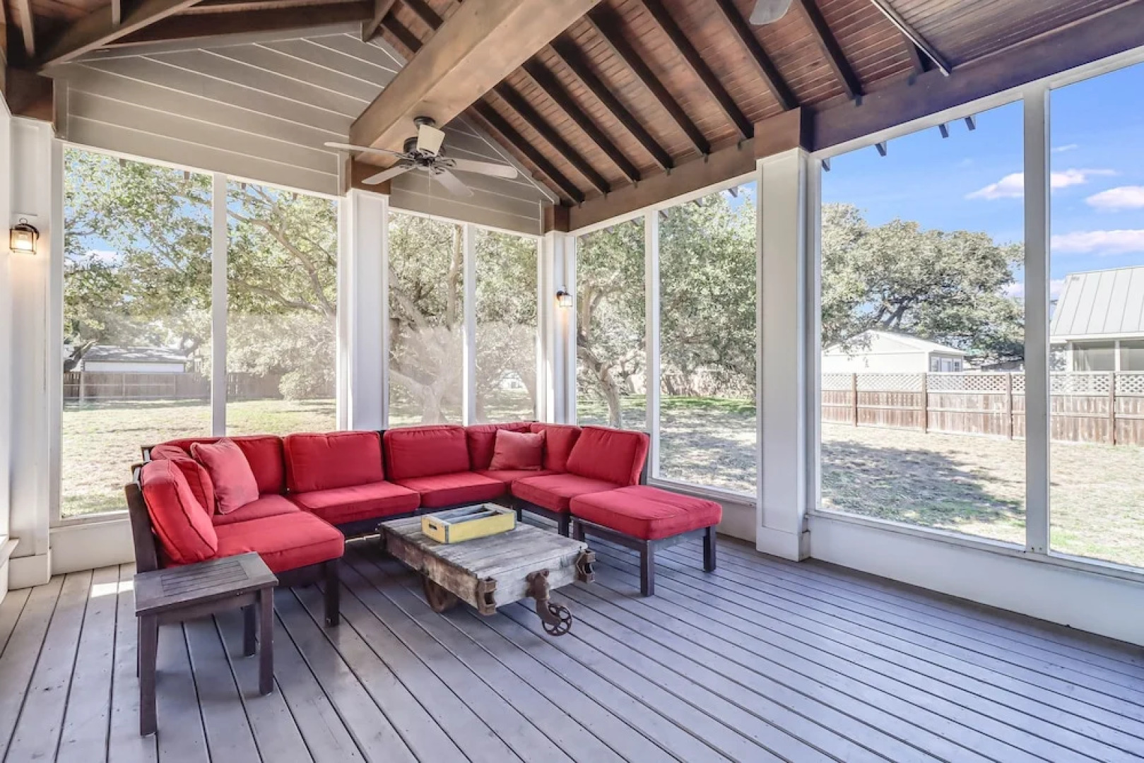 The James Pearl 4 Bedroom Home by RedAwning