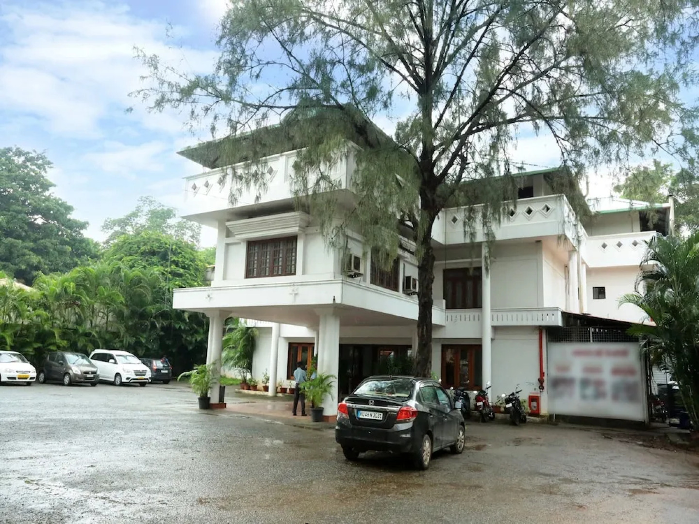 Oyo 15992 Central Hotel