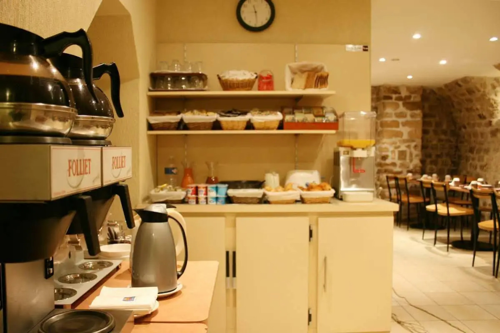 Отель Le Montmartre Saint Pierre