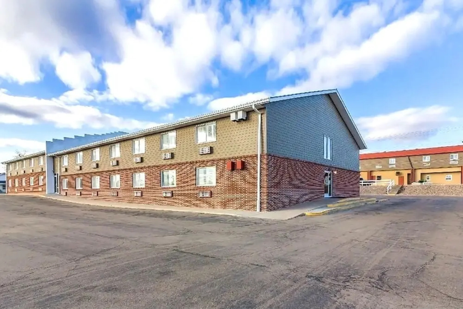 Sky-Palace Inn and Suites McCooK