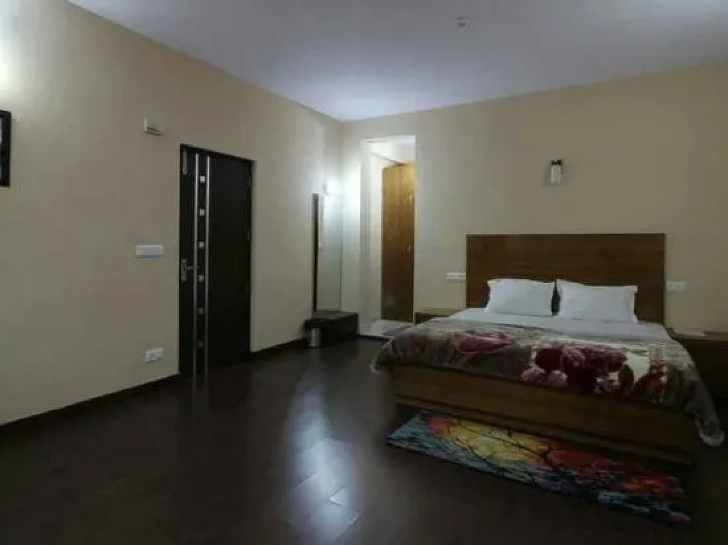 Red Inn by OYO Rooms