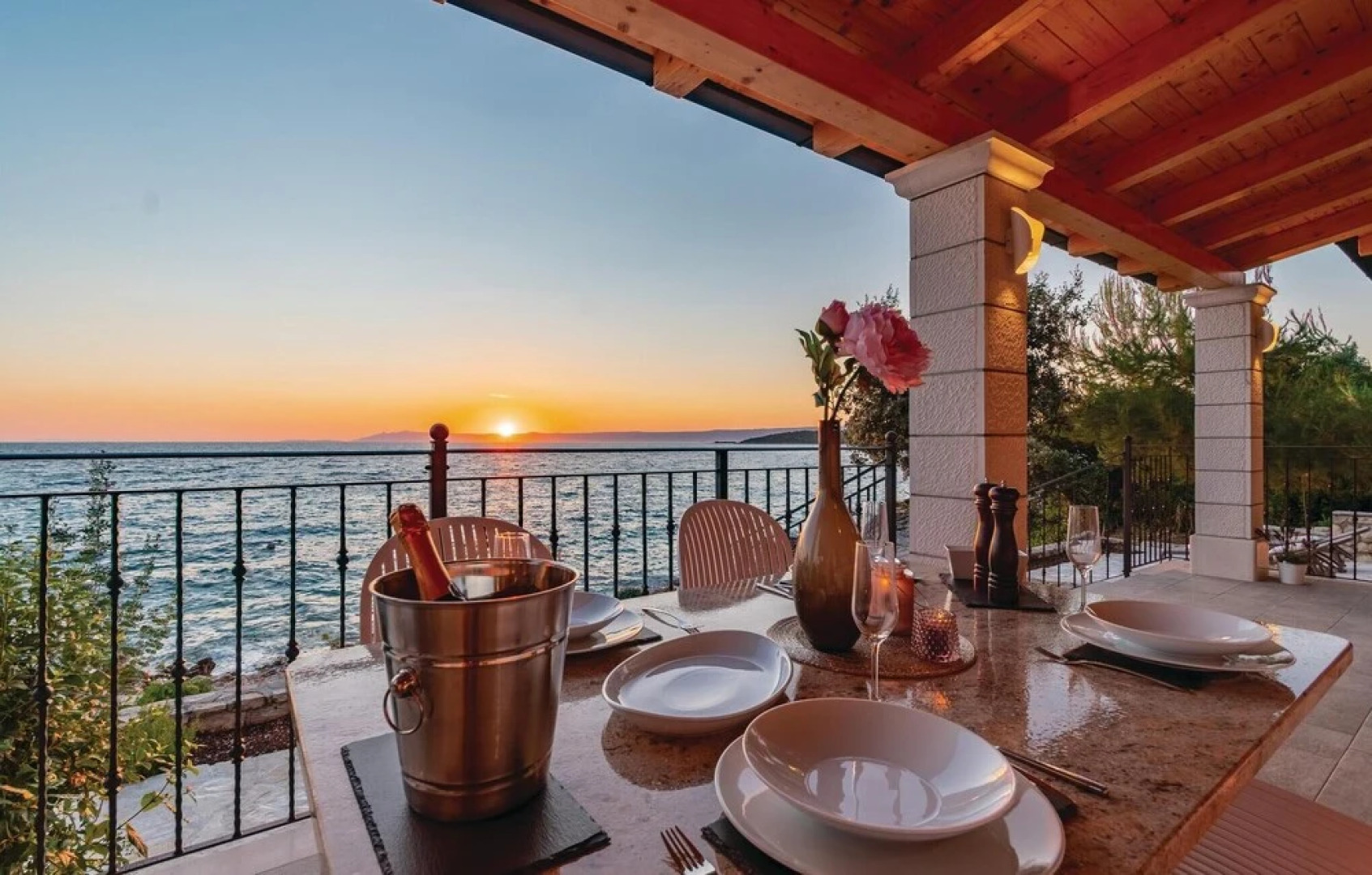 Awesome Home in Loviste With 2 Bedrooms, Wifi and Heated Swimming Pool