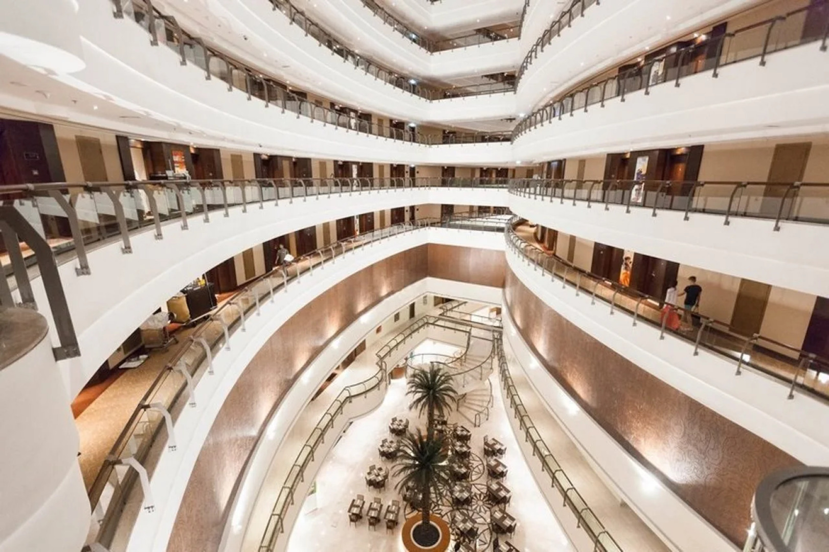 Отель Khalidiya Palace Rayhaan by Rotana 