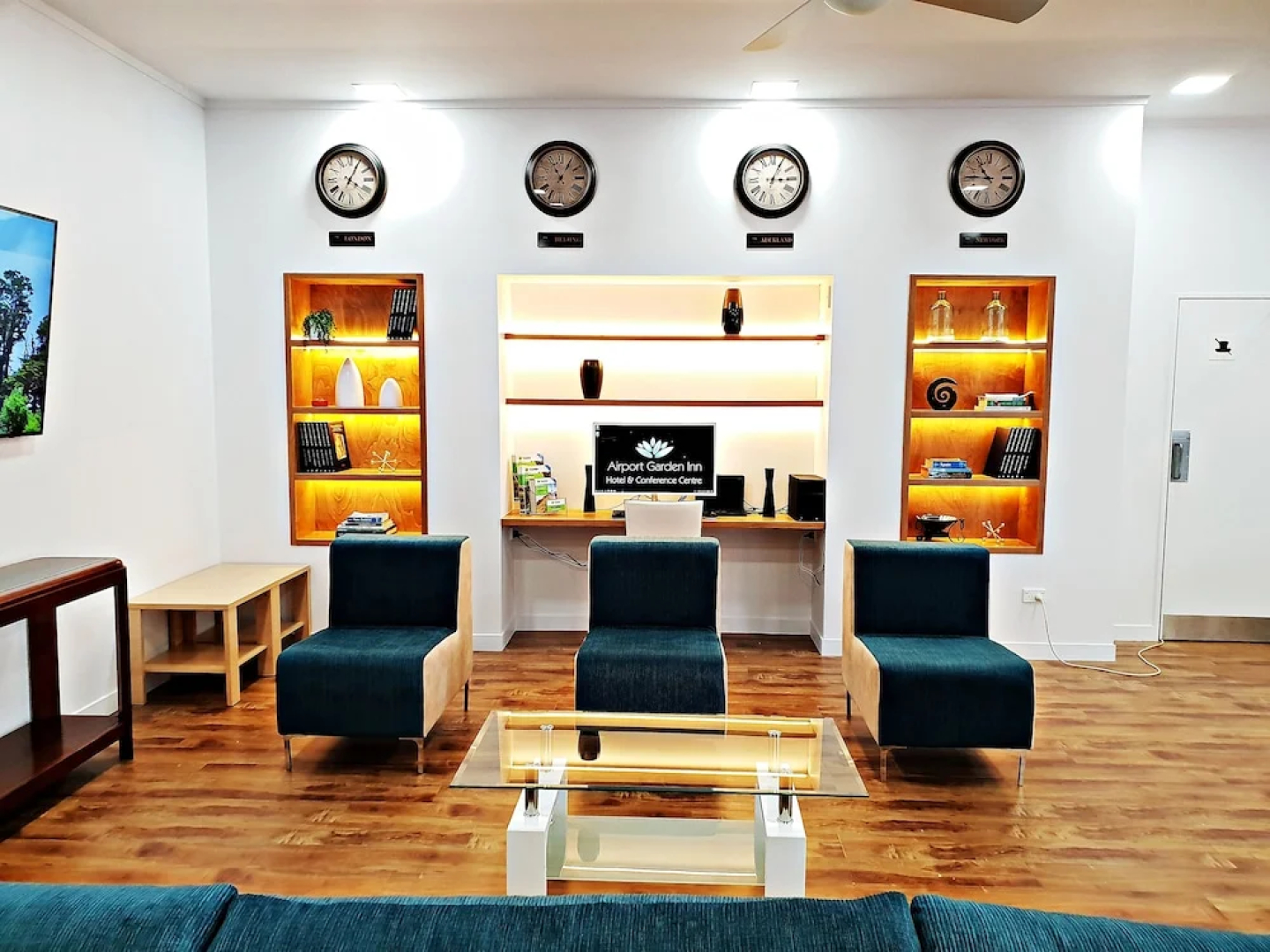 Отель Airport Garden Inn 
