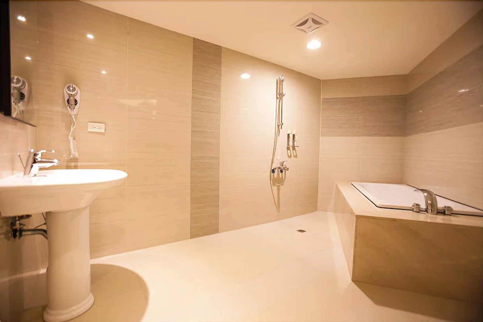 Yuanlin Business Hotel