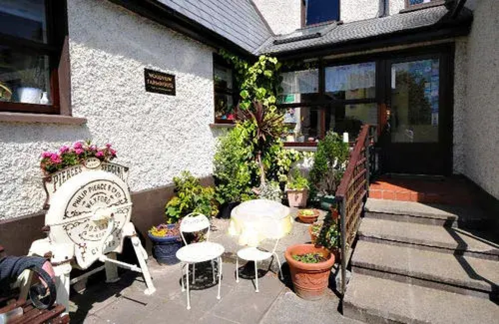 Clinton'S Woodview Farmhouse