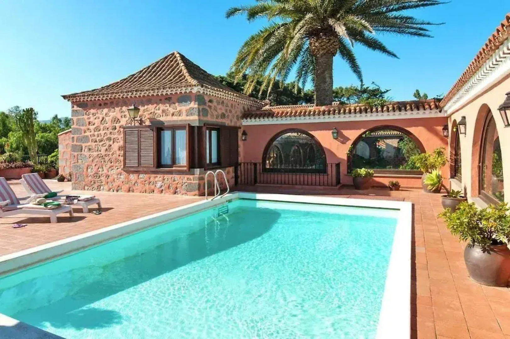Luxurious Villa Oasis in Santa Brigida