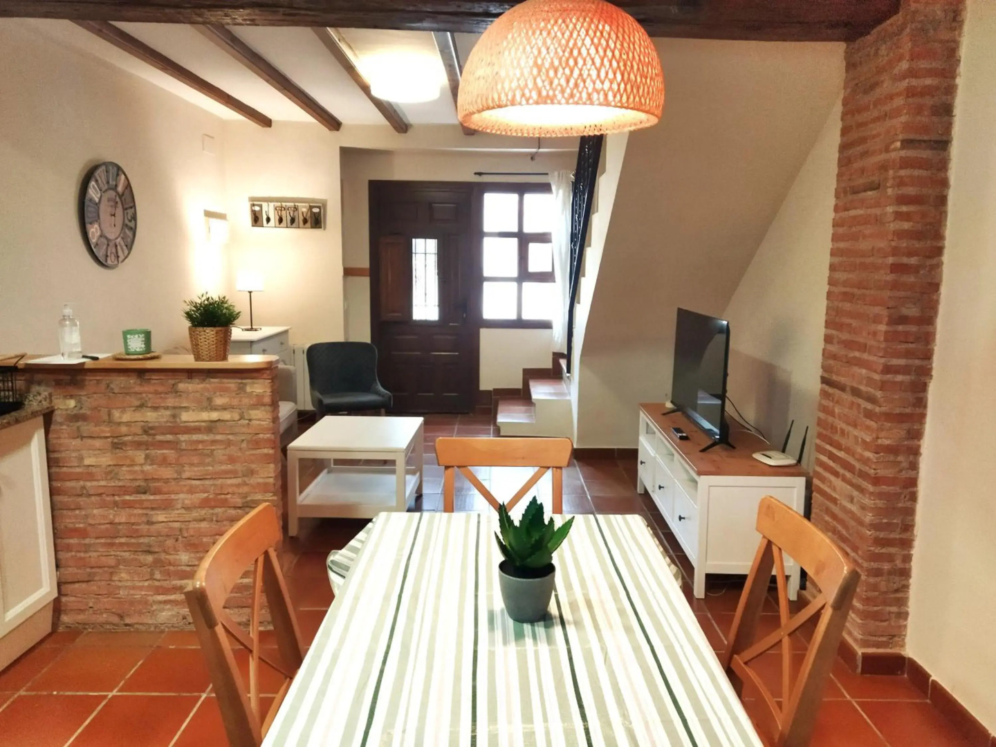 Masía de San Juan Casas Rurales con piscina y vistas a la montaña