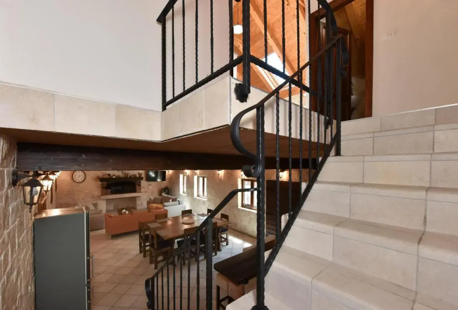 Authentic Stone House Stela & Lea