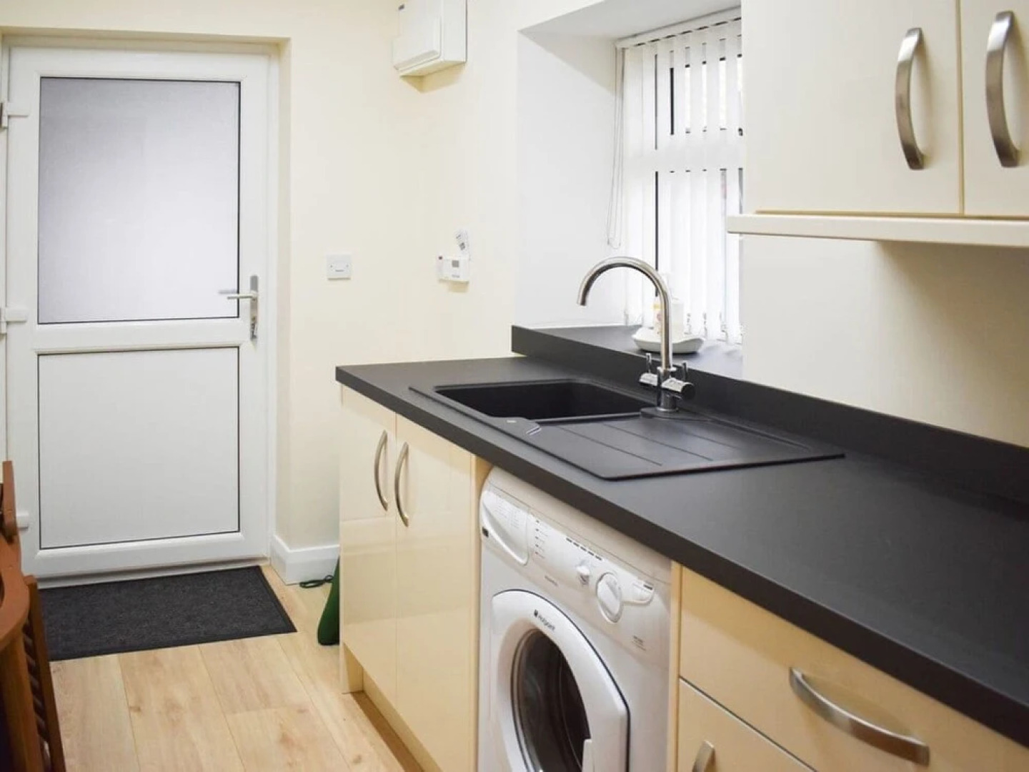 Rose Cottage Captivating 1-bed Cottage in Bangor