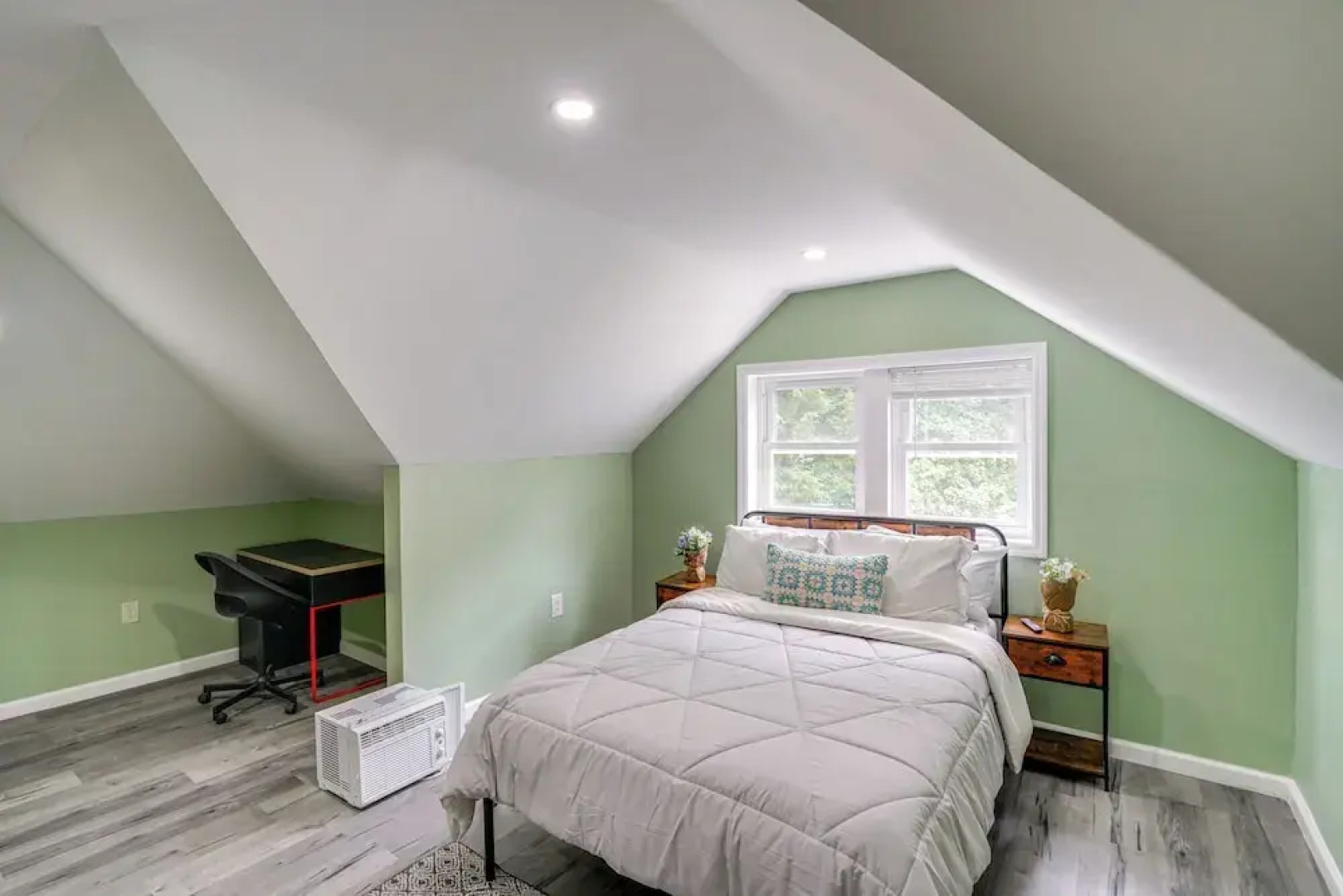 Steps to Union College: Home w/ Shared Yard!