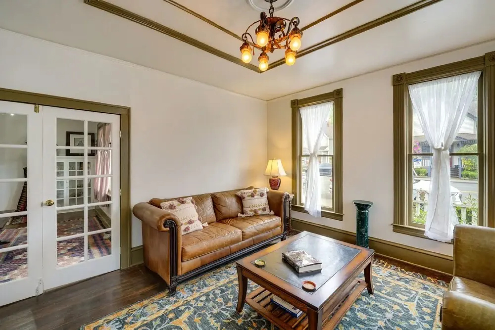 Charming La Conner Vacation Home w/ Fireplace!