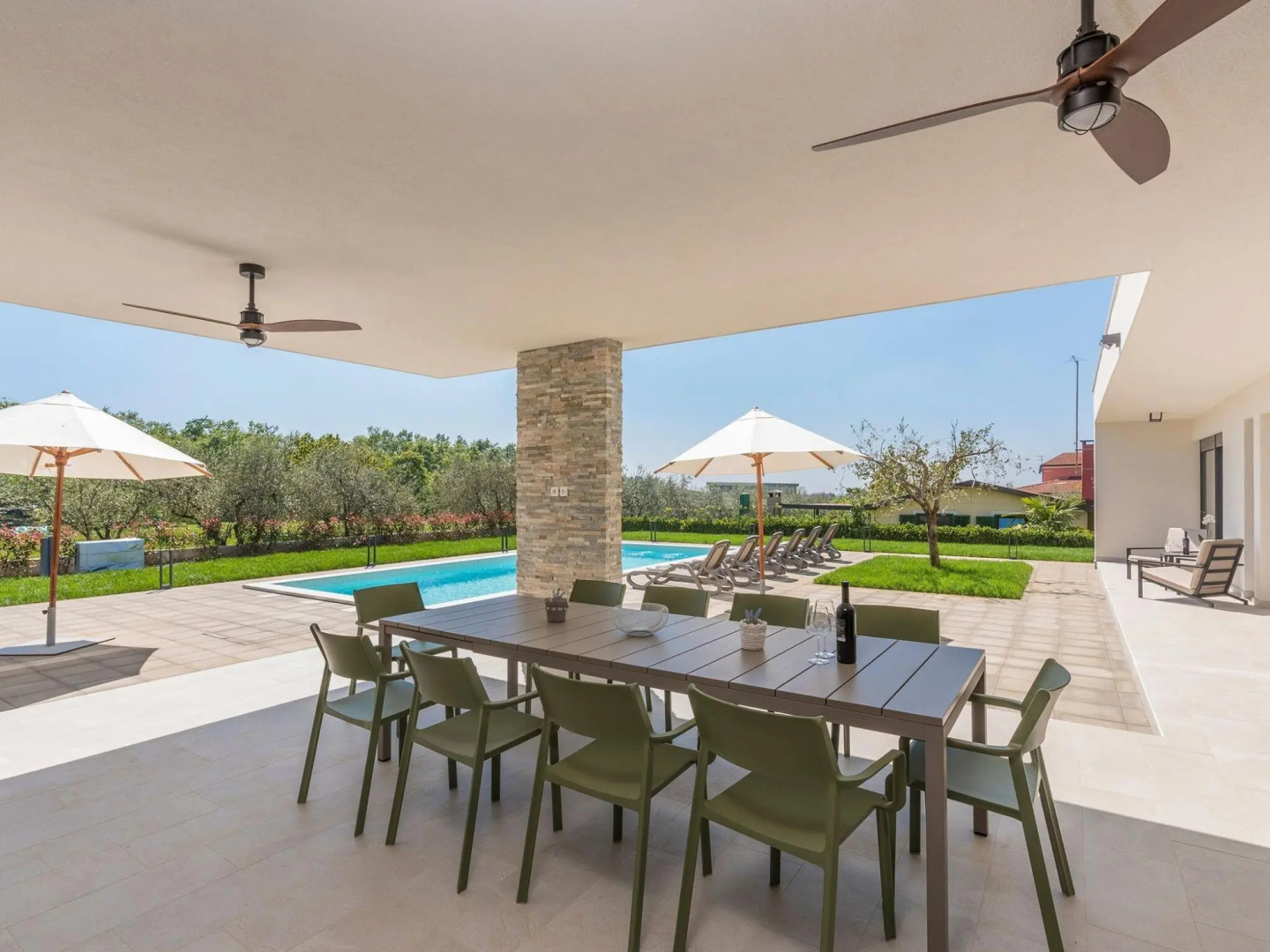 Modern holiday home in Novigrad with swimming pool