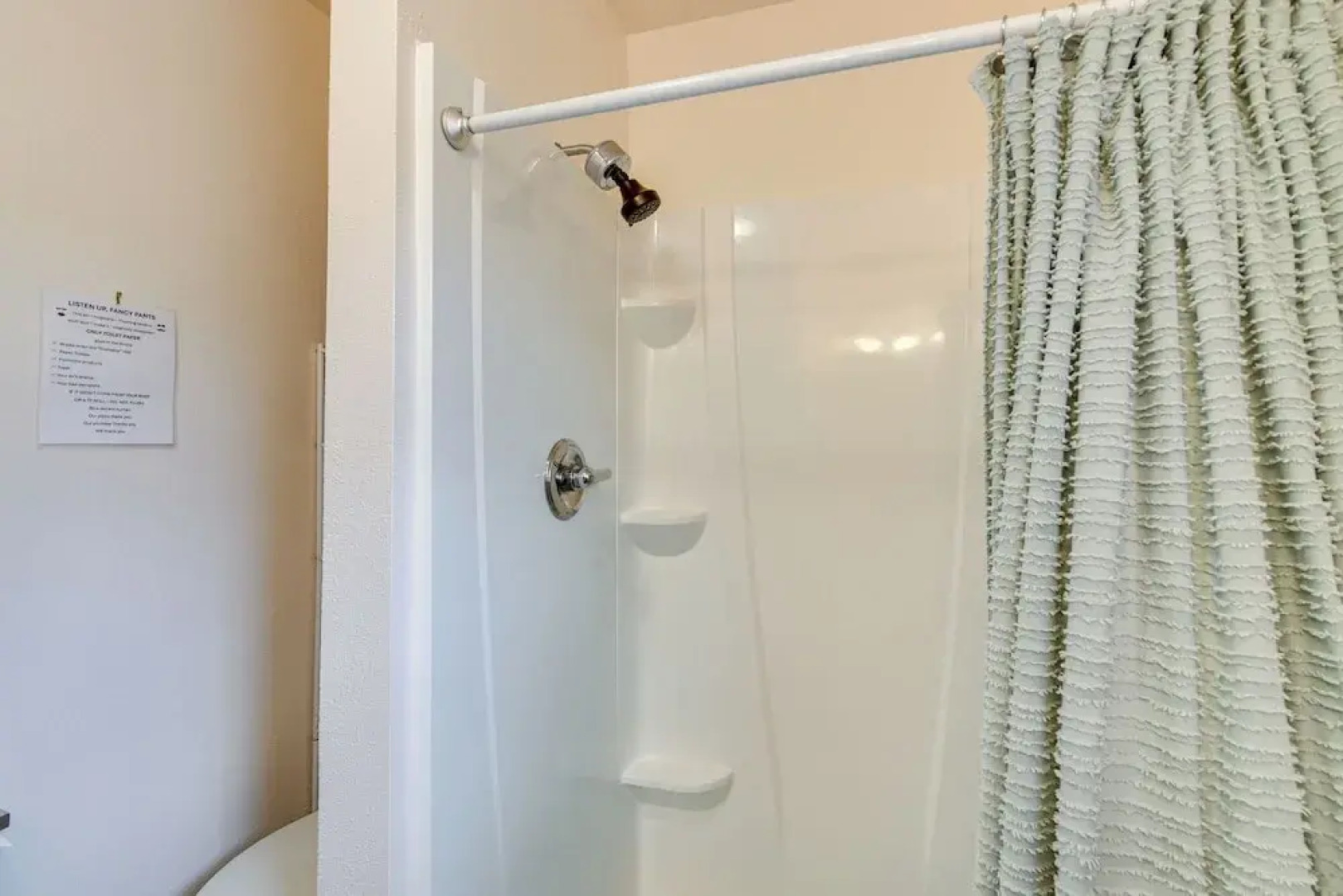 3 Mi to Boardwalk: Bacliff Apartment w/ Hot Tub