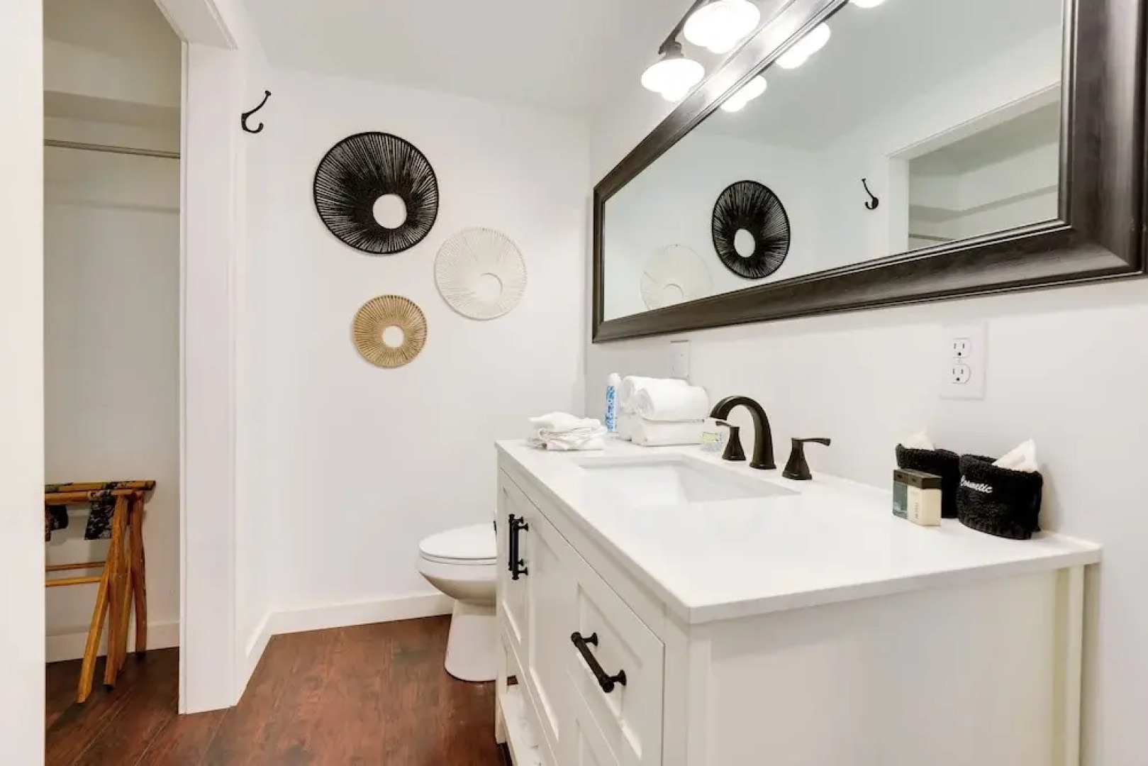 Near Keuka Lake: Walkable Paradise!