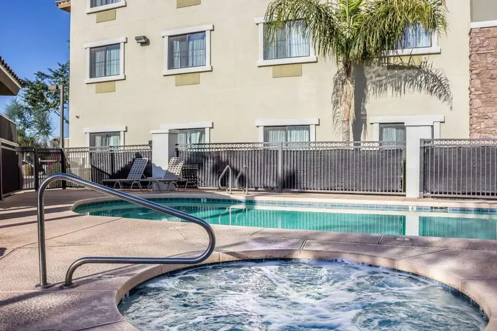 Comfort Inn & Suites