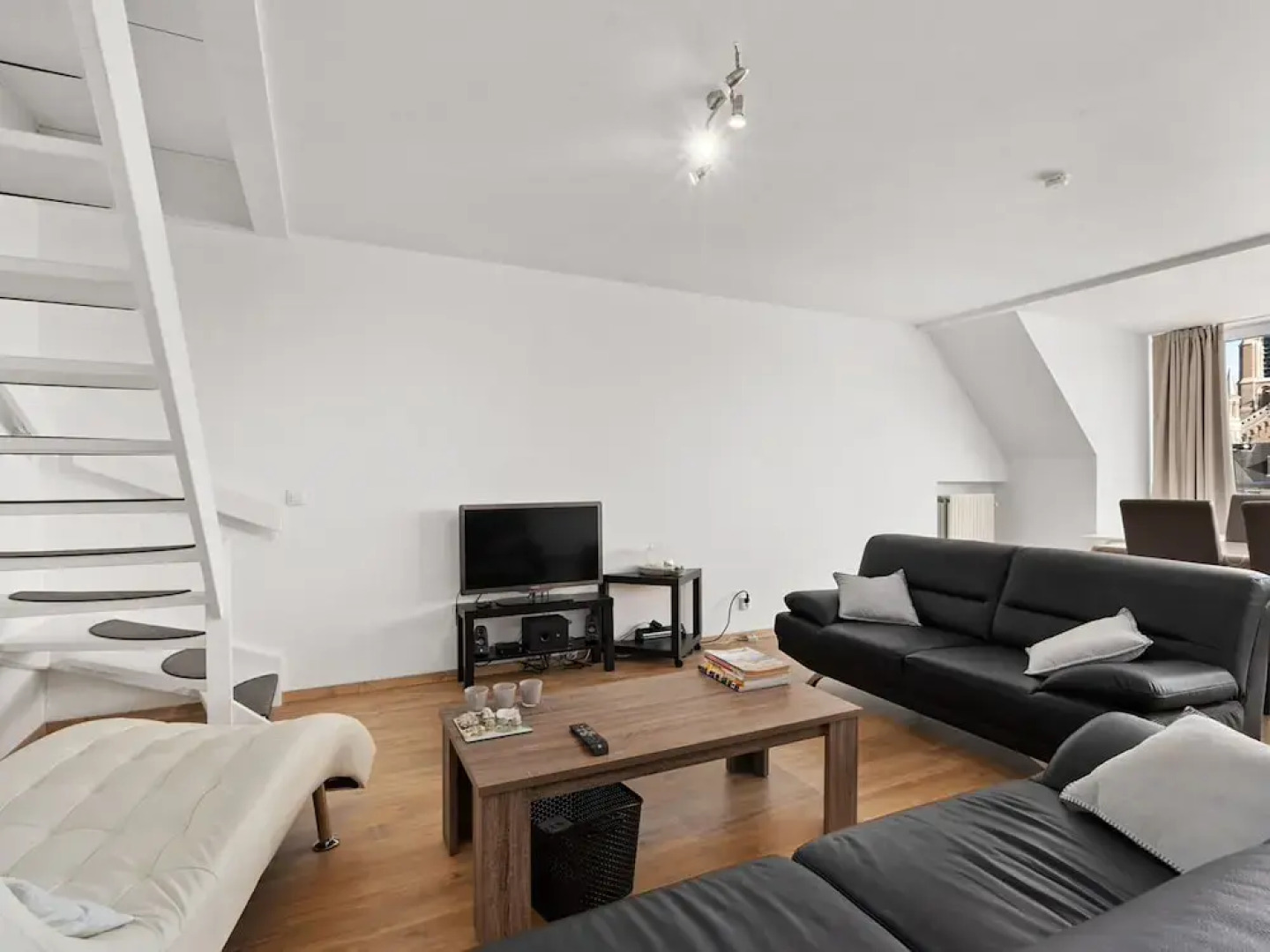 Beautiful Apartment Near Center