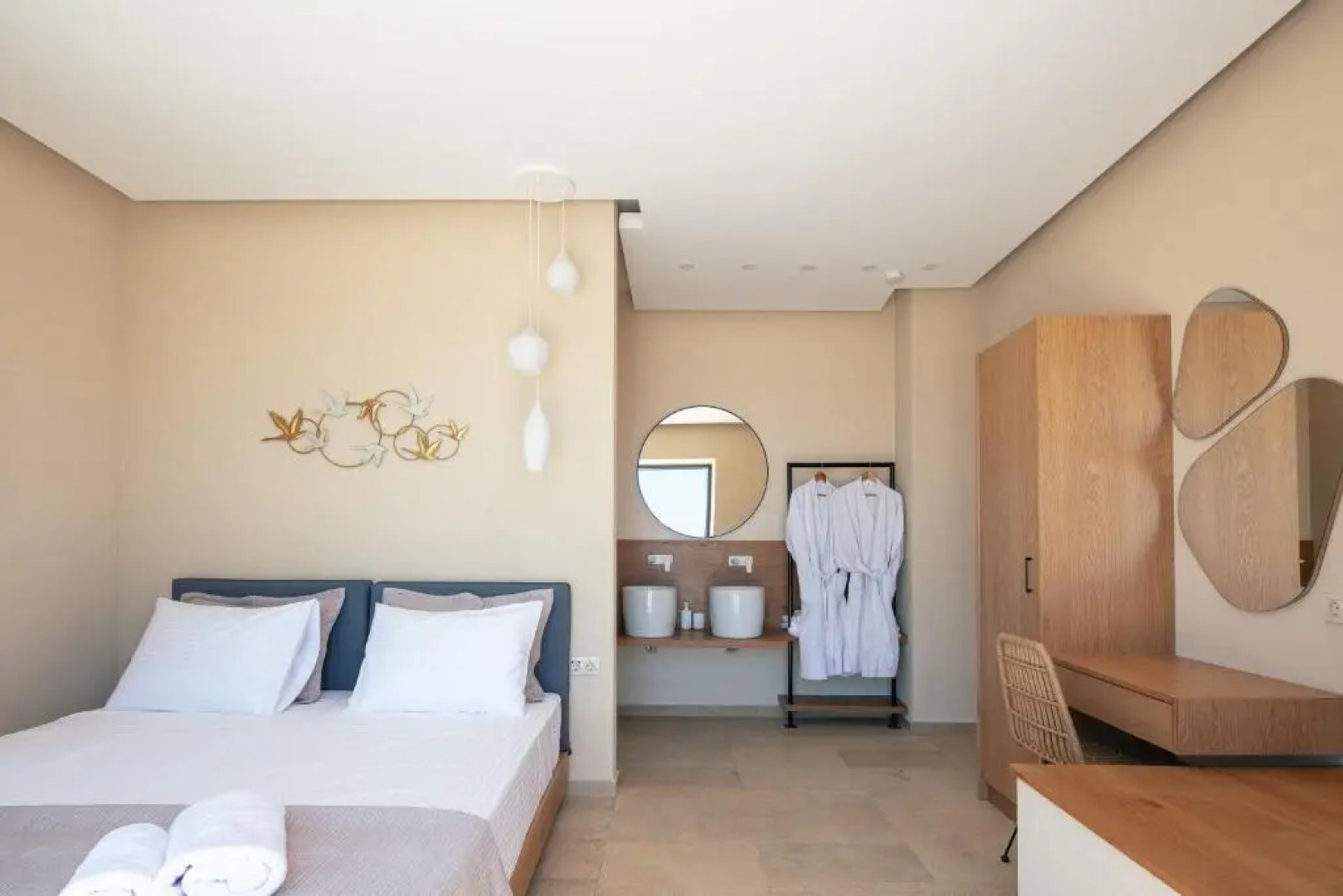 Seafront luxury villa with infinity pool & devine views!