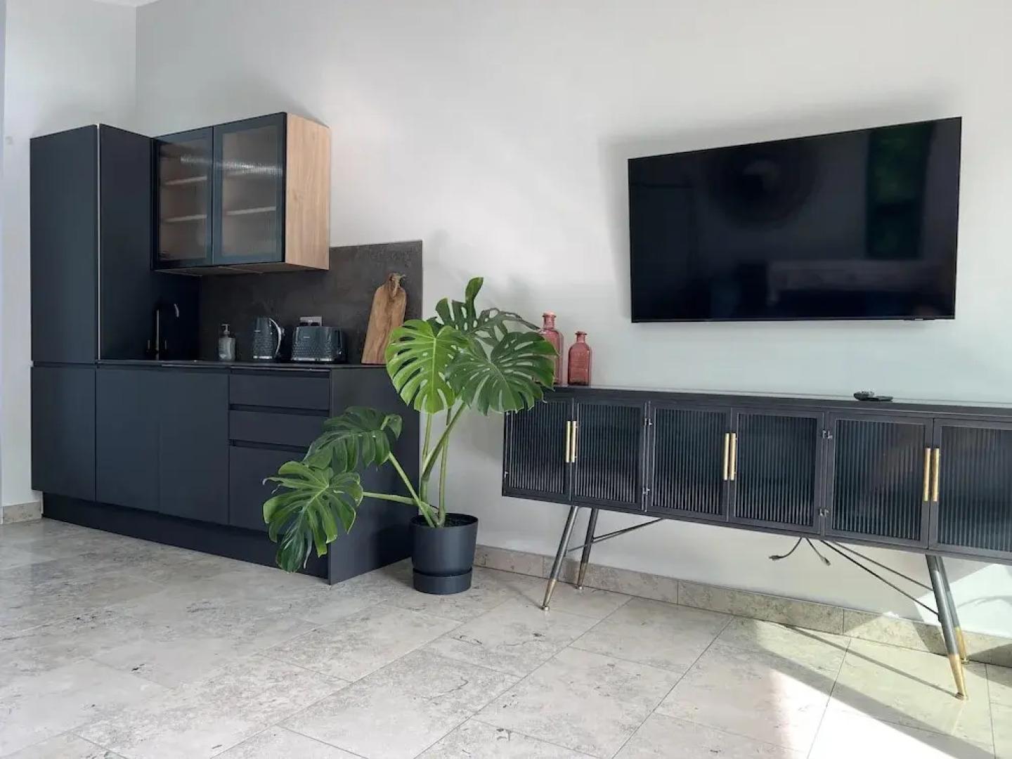 River View Guest House, Jacuzzi, Boat, Fire Hire