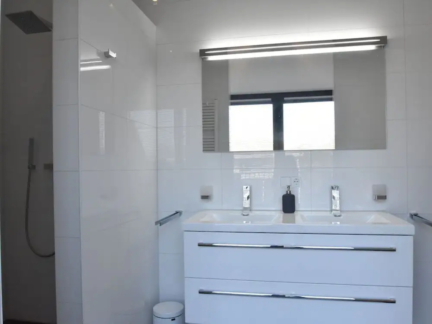 Modern 6-person Villa in a Quiet Spot in the Middle of Nature