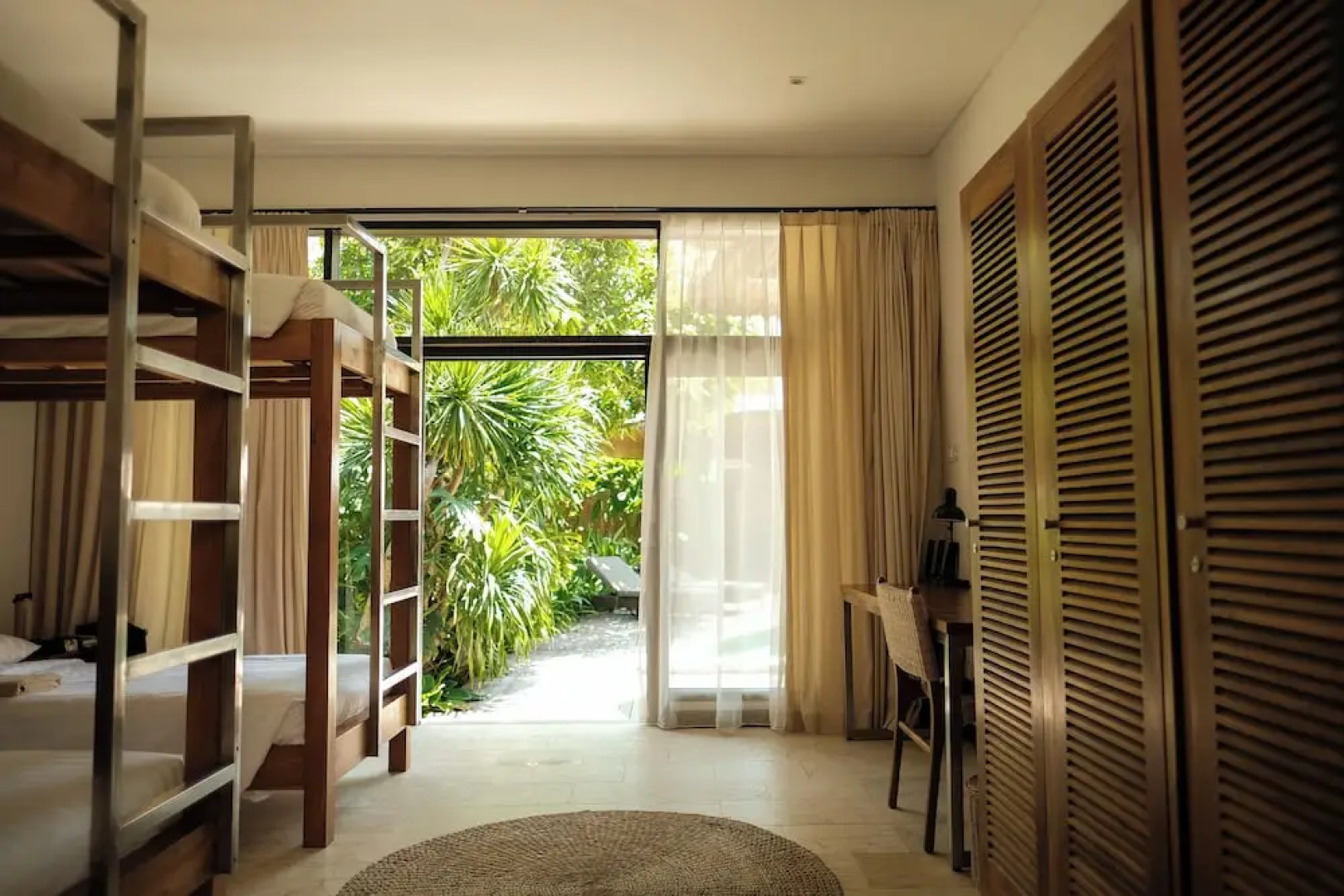 Wave House - Surf Camp