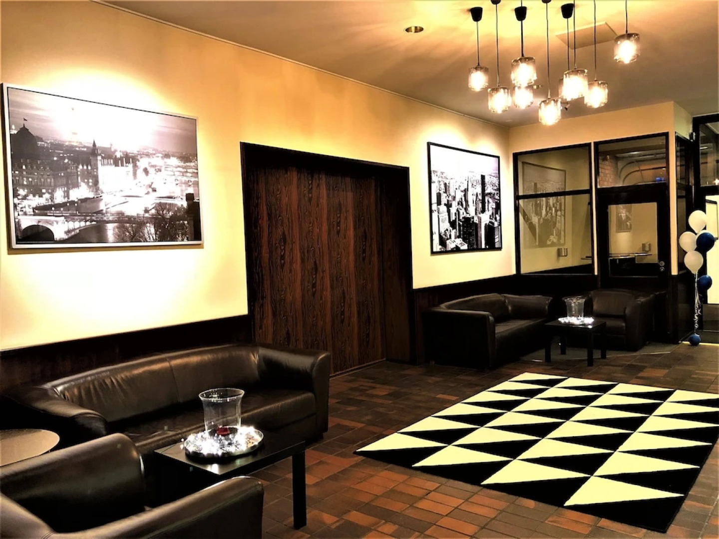 Leikari Seal La Vie Bungalows