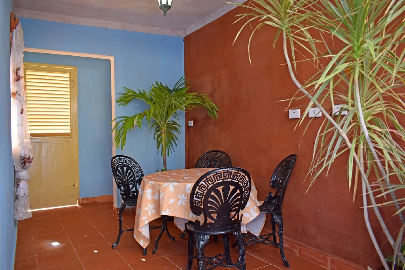 Fambyh YAL 80 Hostal Trinidad Cuba