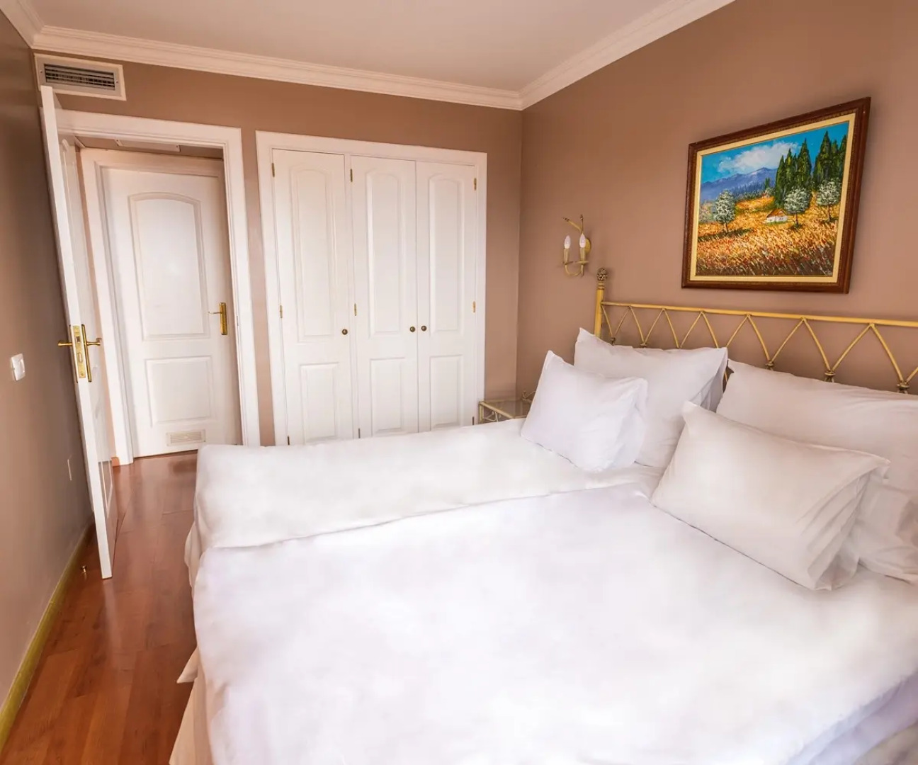 Coral La Quinta Park Suites