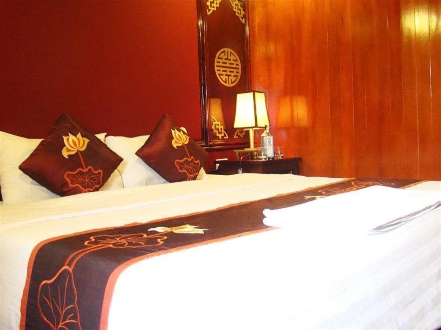 Garden Bay Premium Cruise