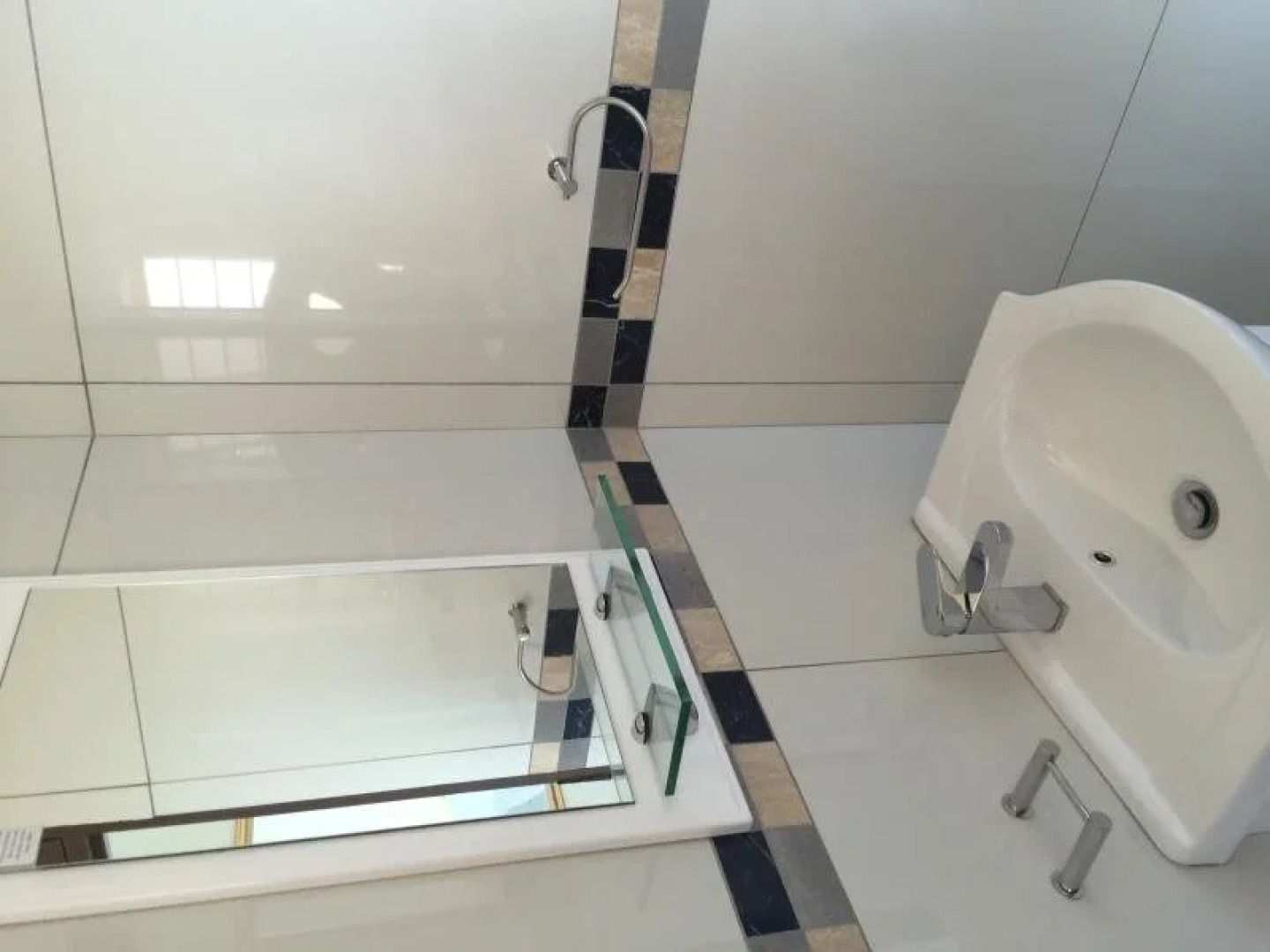 Shangri La Holiday Flats