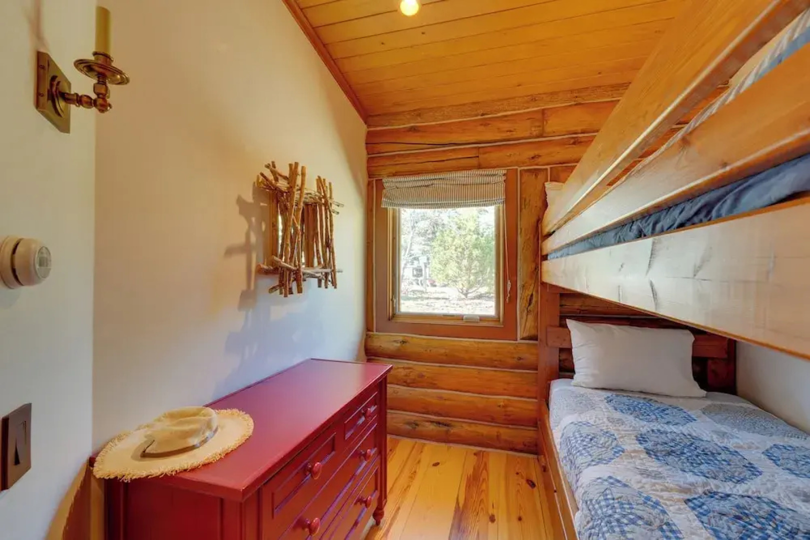 Sun Valley Log Home w/ Hot Tub & Mtn Views!