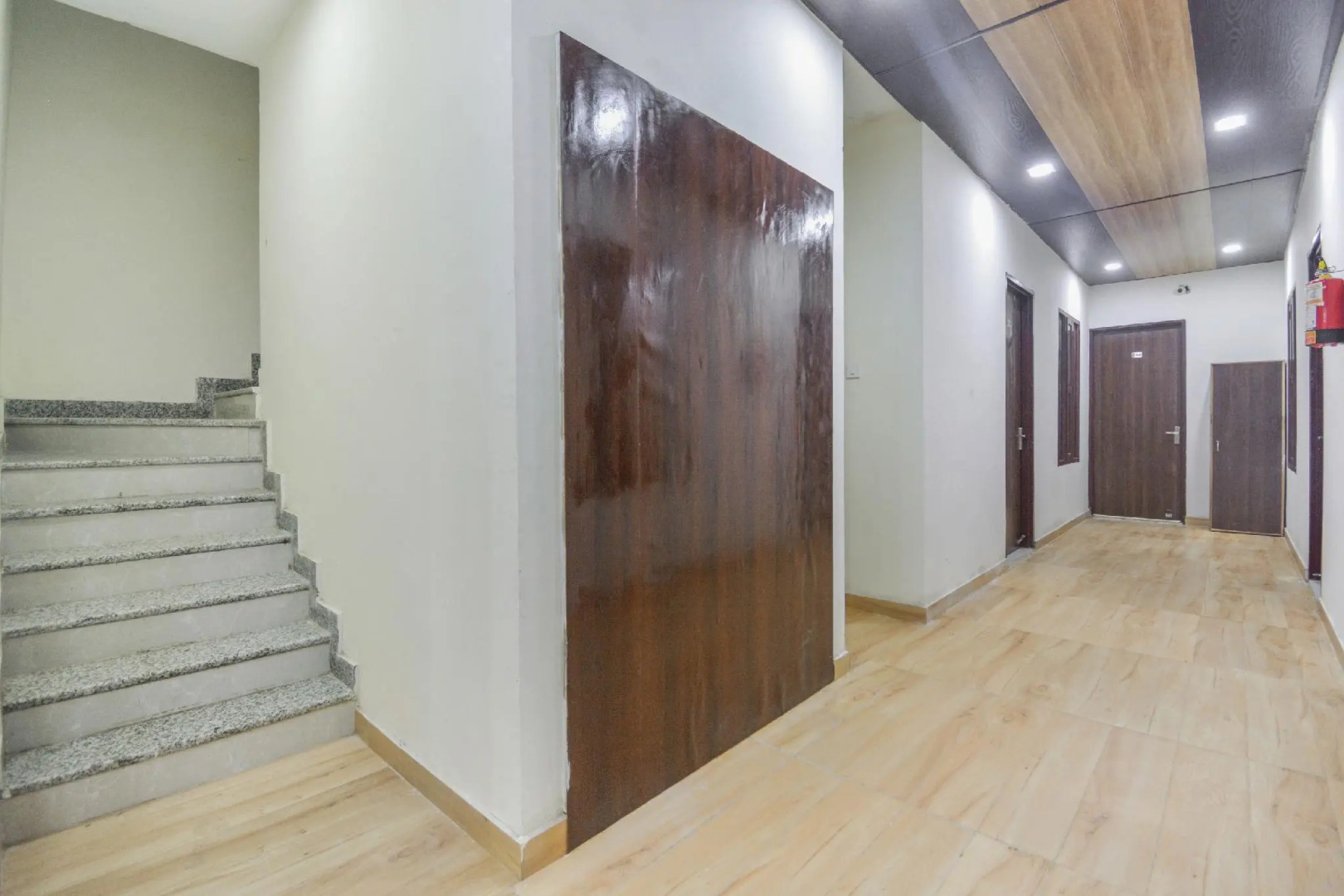 OYO 49906 Hotel Discovery Inn