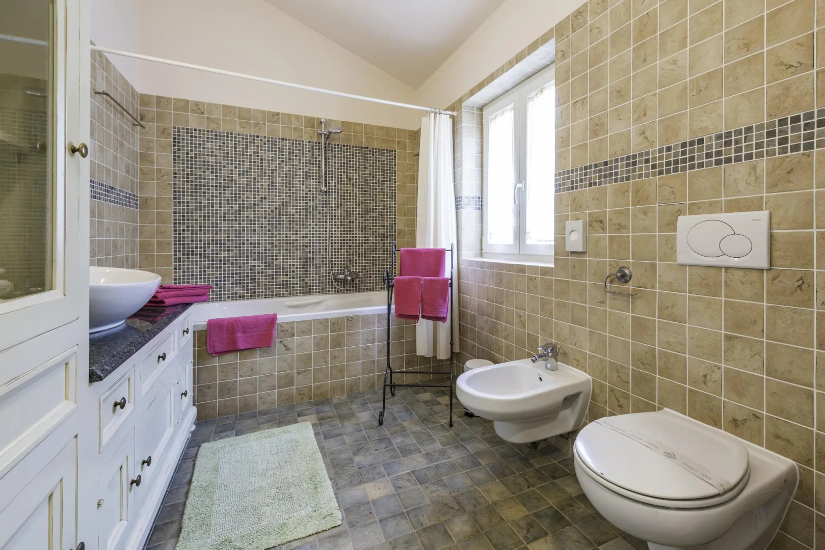 Lipa in Krnica with 4 bedrooms and 3 bathrooms