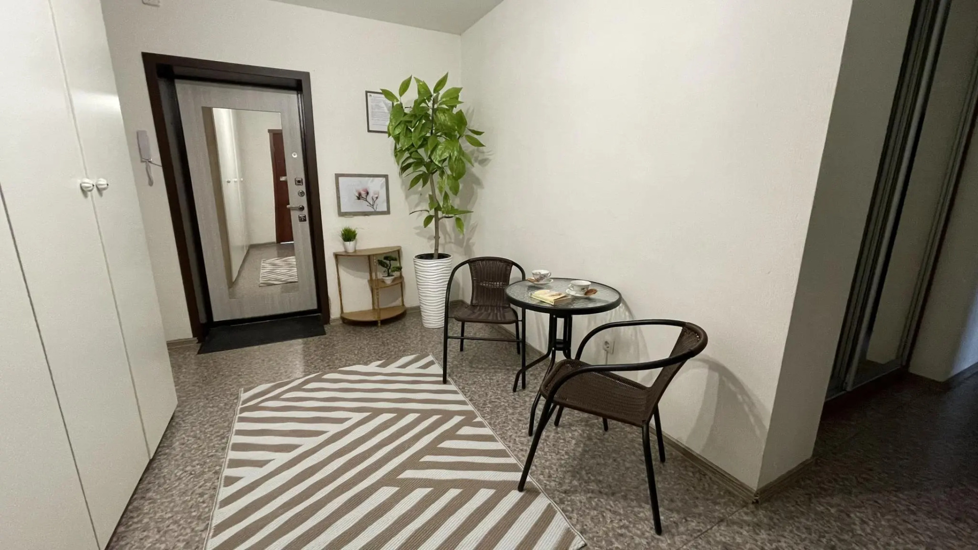 Yousinn (Юсинн) на улице Добролюбова