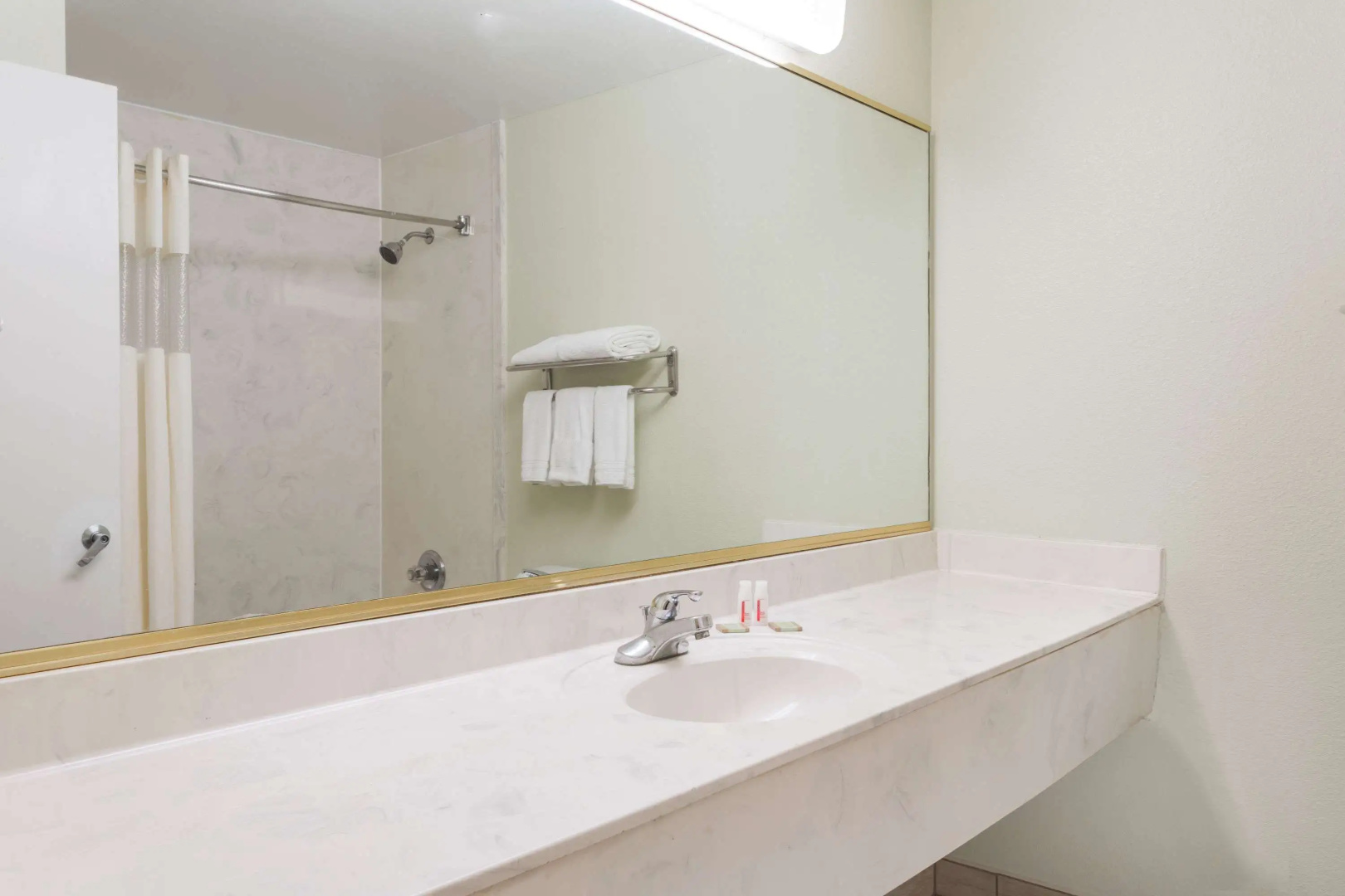 Super 8 by Wyndham Hull Street Midlothian / Richmond Area