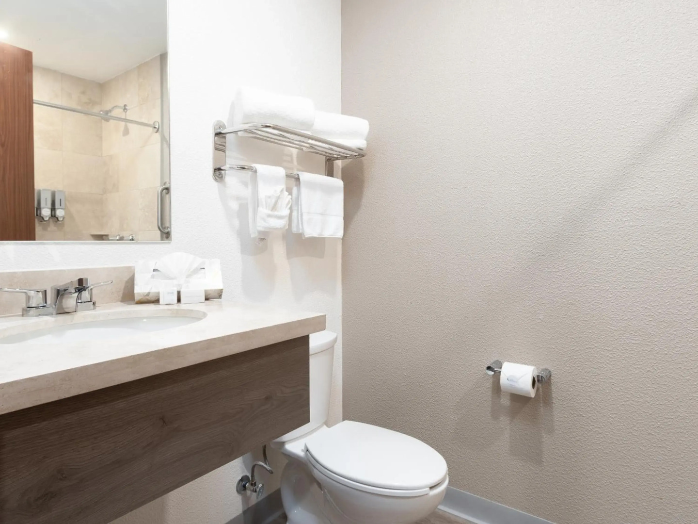 Hotel Mesaluna Near American Consulate