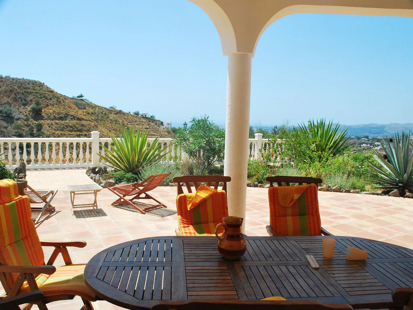 Comfortable luxury villa with private swimming pool and sea view