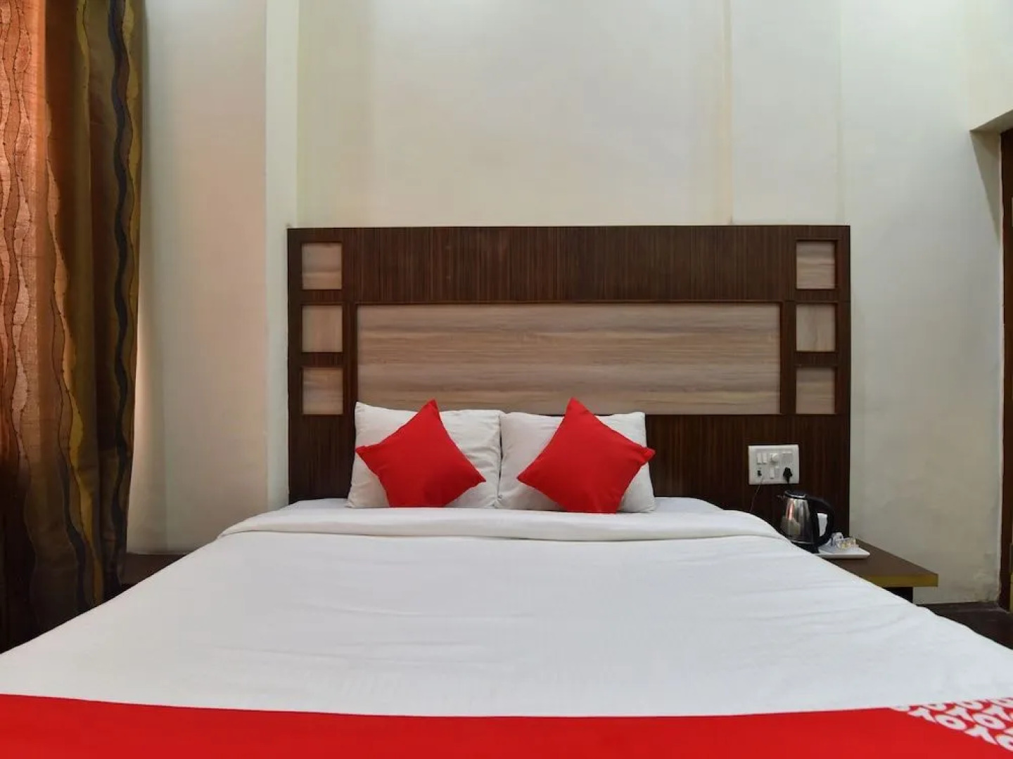 Oyo 28322 Hotel Paradise