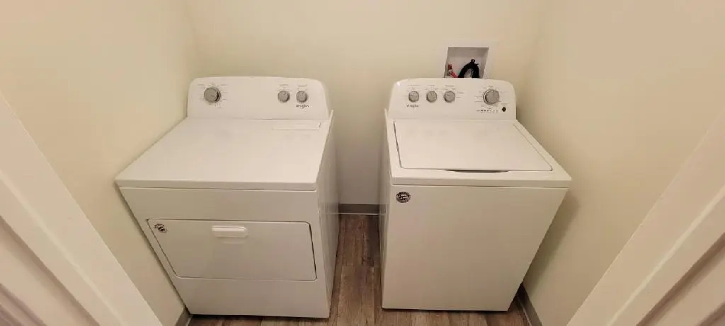 Lion's Den Fan Caves! B&B 3 Bd 2 Bth