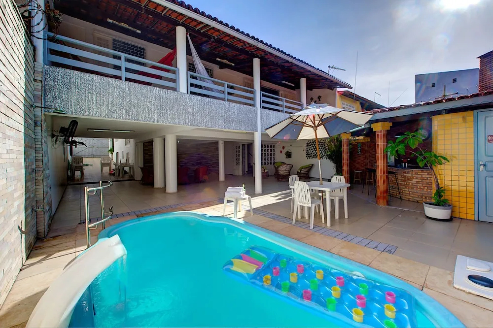 Casa com piscina privativa perto do mar