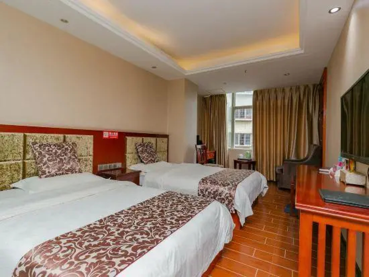 Dong Hai Long Quan Business Guest House