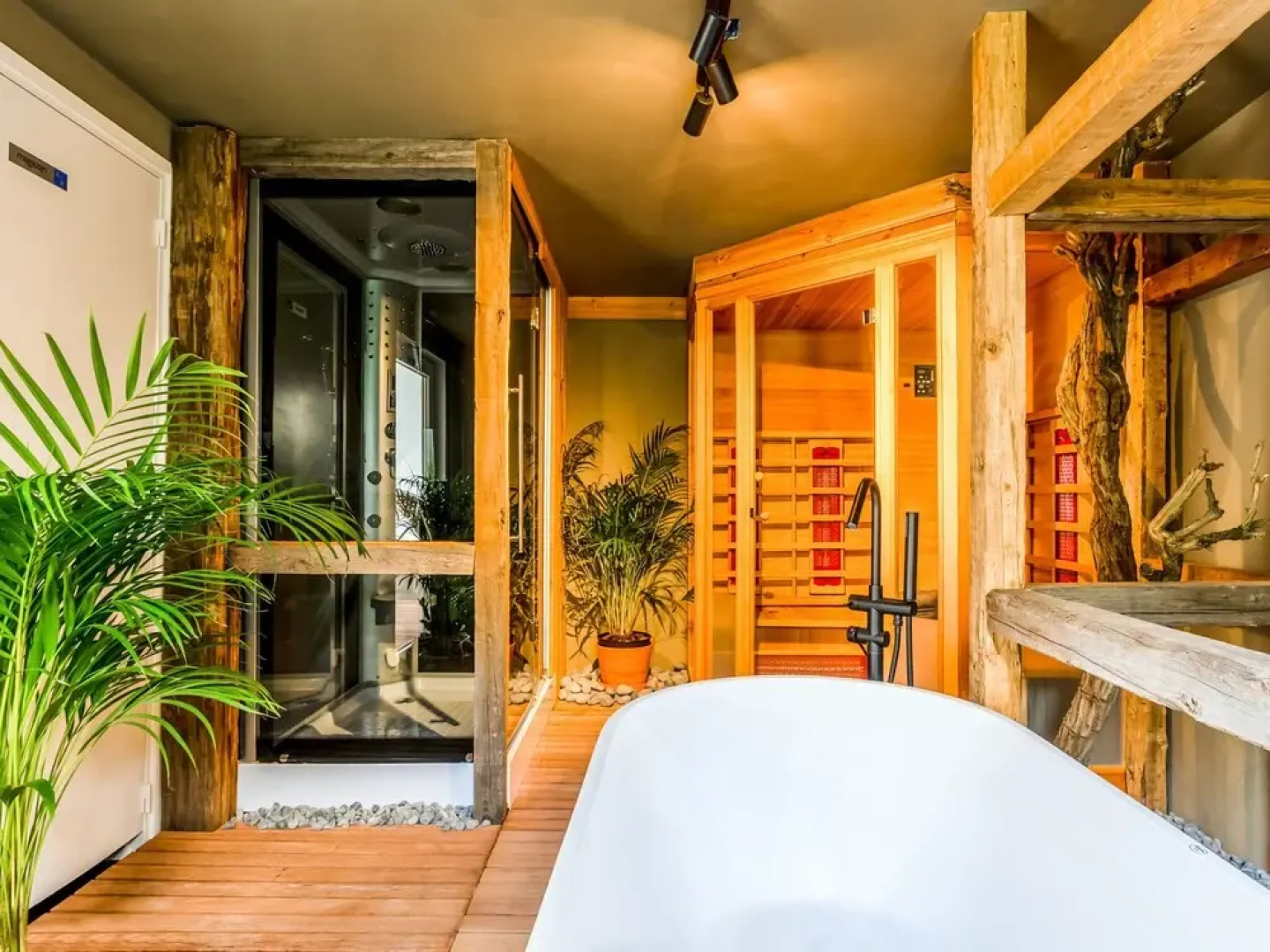 Lavish Holiday Home in Spaubeek with Turkish Steambath