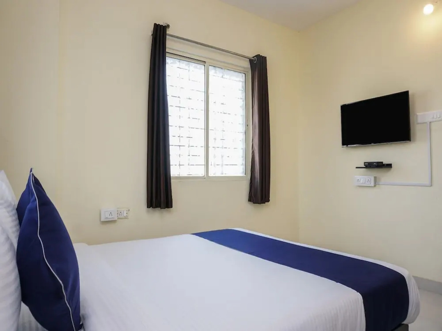 OYO 20037 SilverKey Hinjawadi