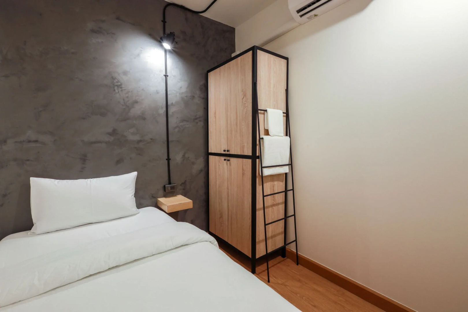 Siam Subway Hostel and Café