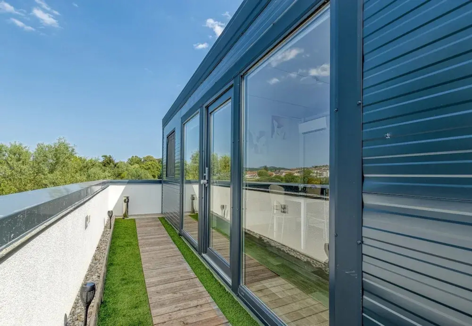 Rooftop Home With Whirlpool & Sauna