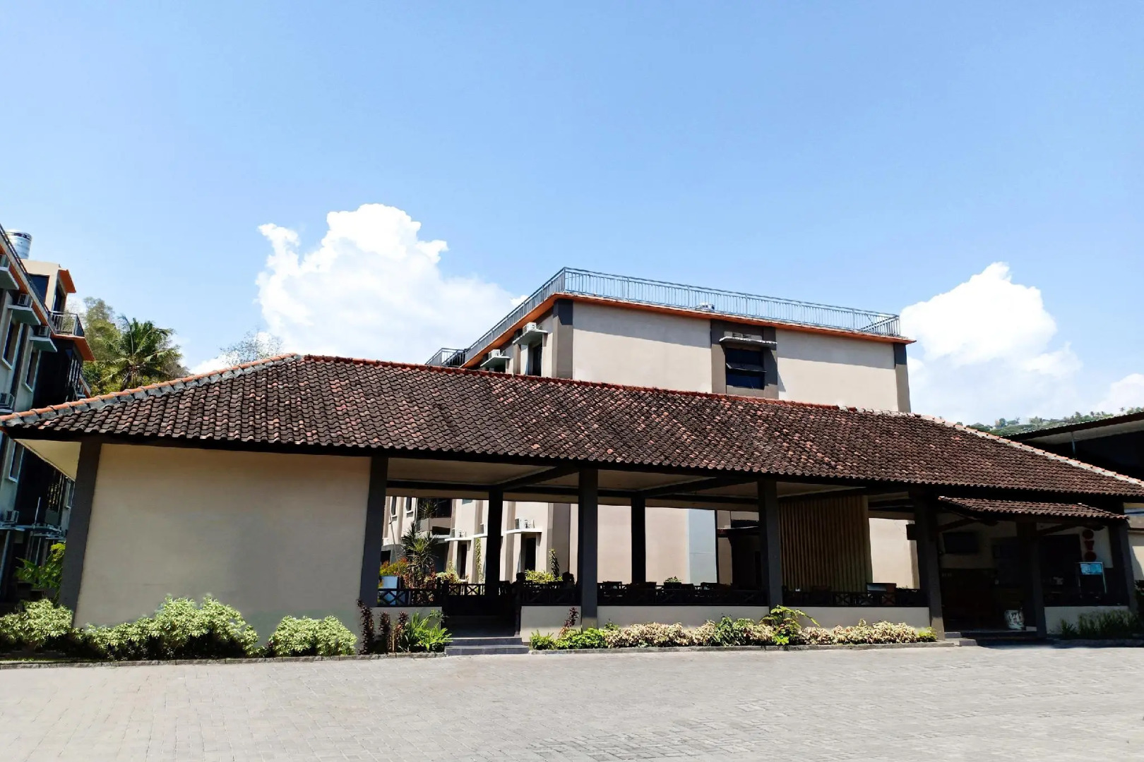 Grand Senggigi Hotel