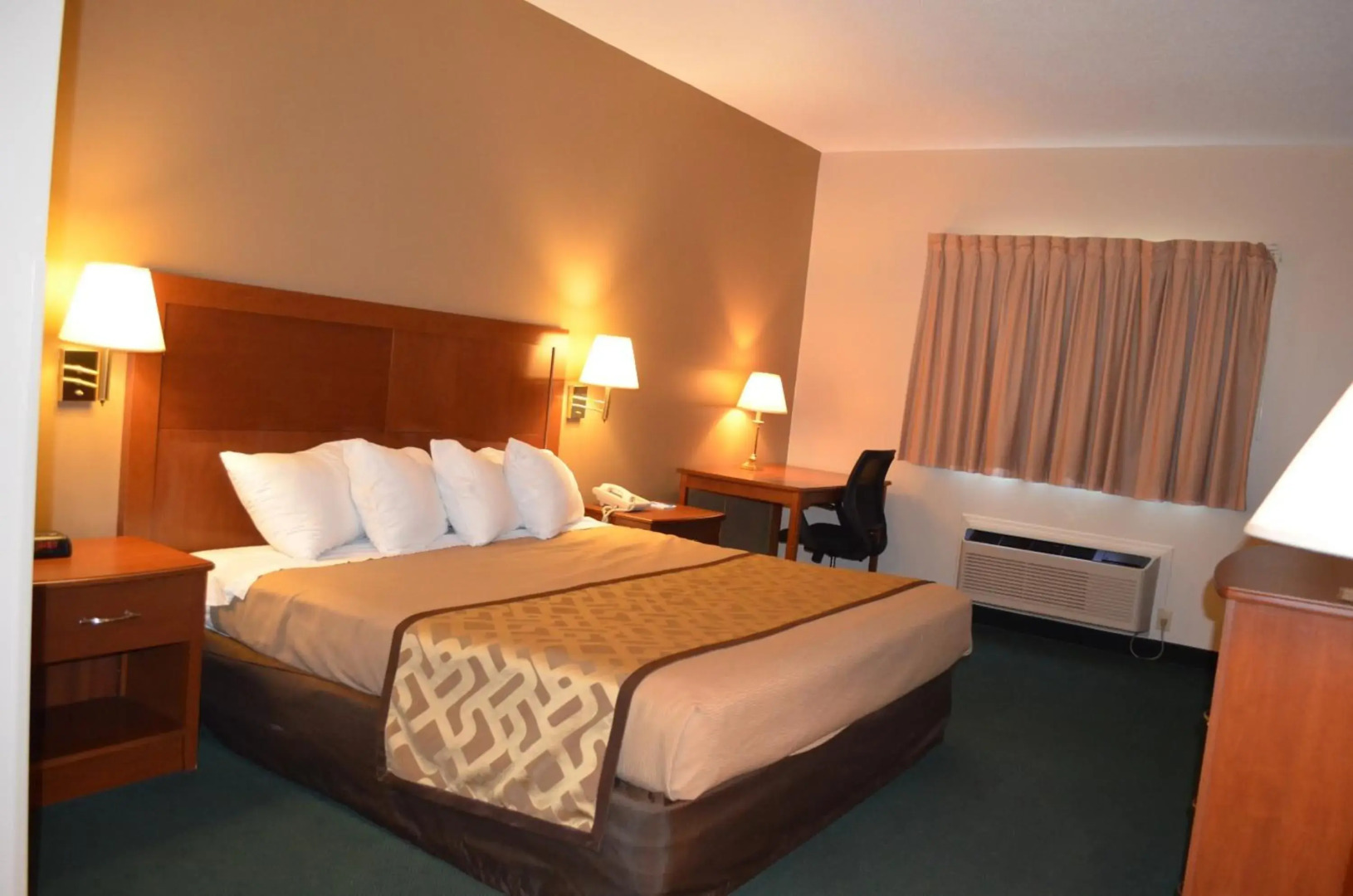 Brookshire Inn & Suites