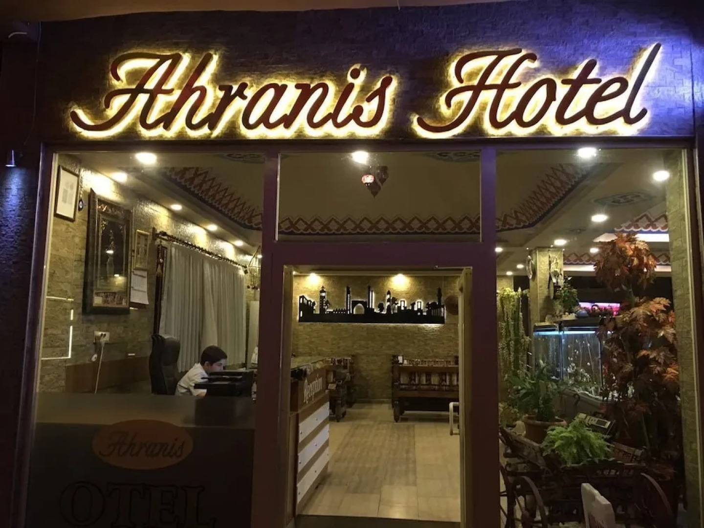 Ahranis Hotel