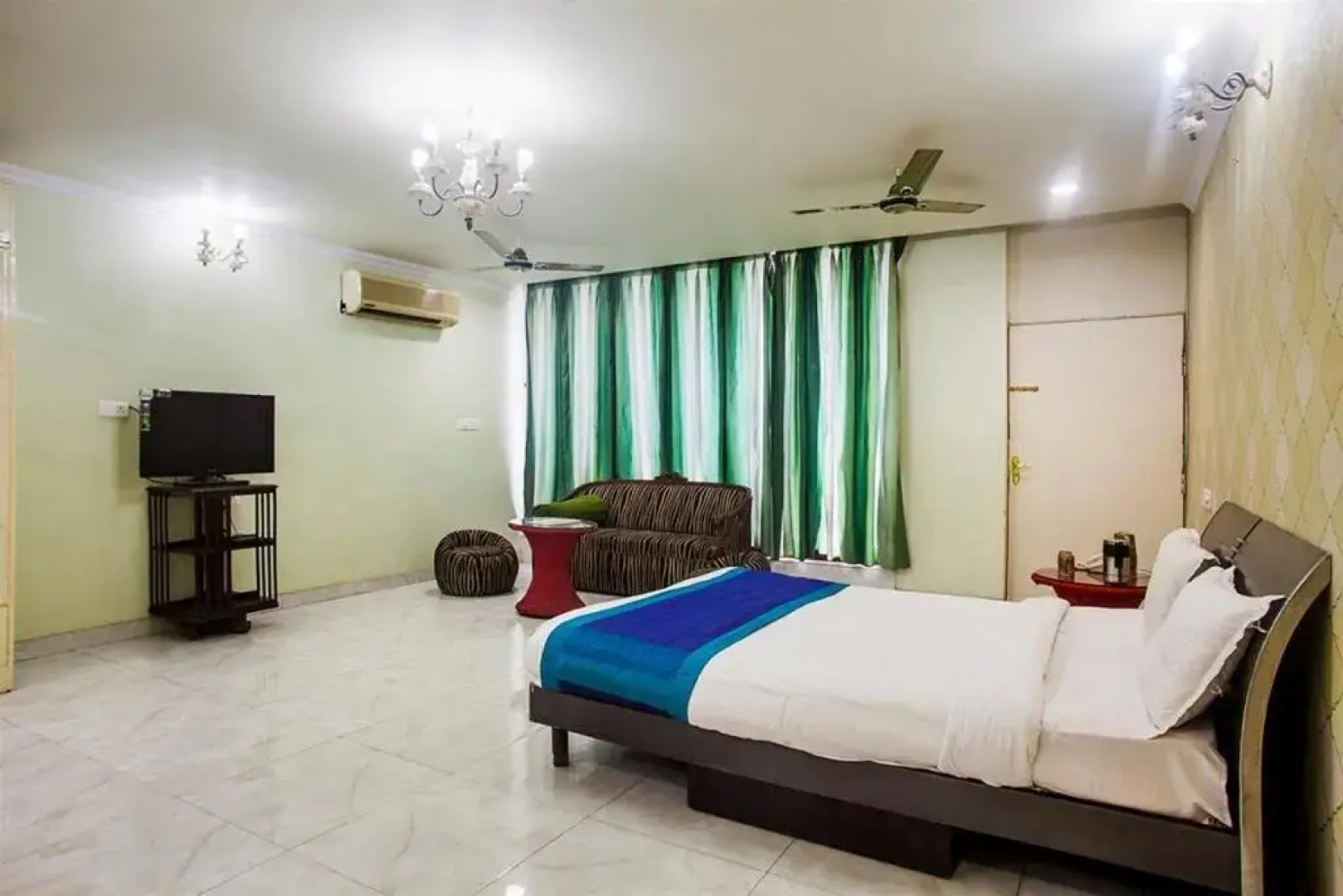 OYO Premium Patrika Chauraha Allahabad